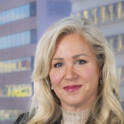 Linda Bauer Darr